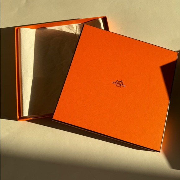 Hermes Scarf Box With Paper - Picture 2 of 3